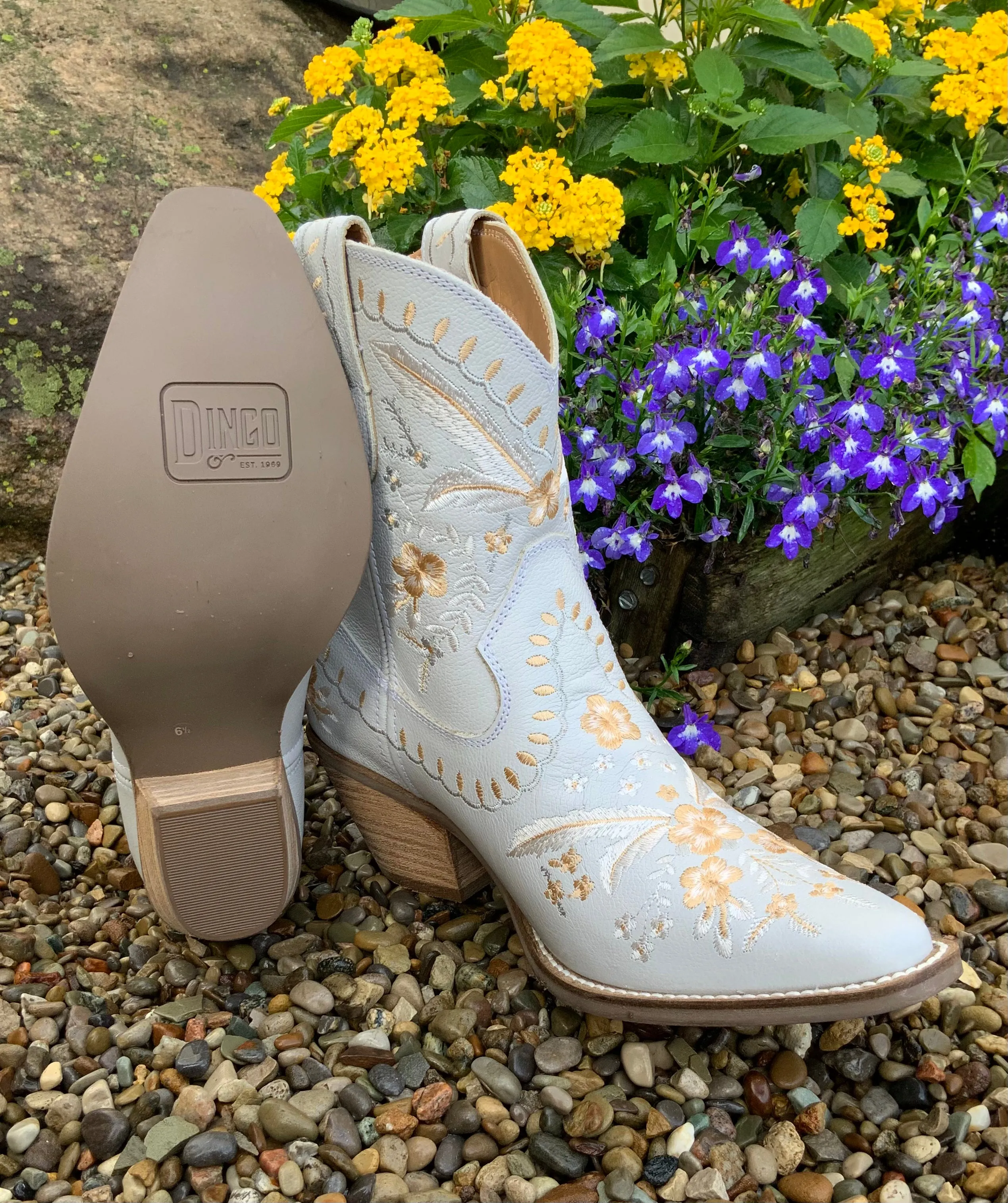 Dingo Women's Primrose White Cowgirl Ankle Booties DI748