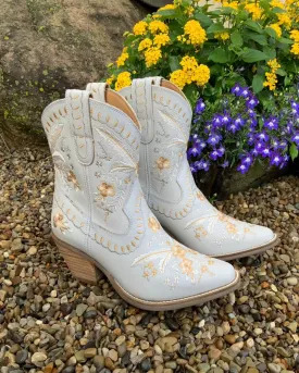 Dingo Women's Primrose White Cowgirl Ankle Booties DI748